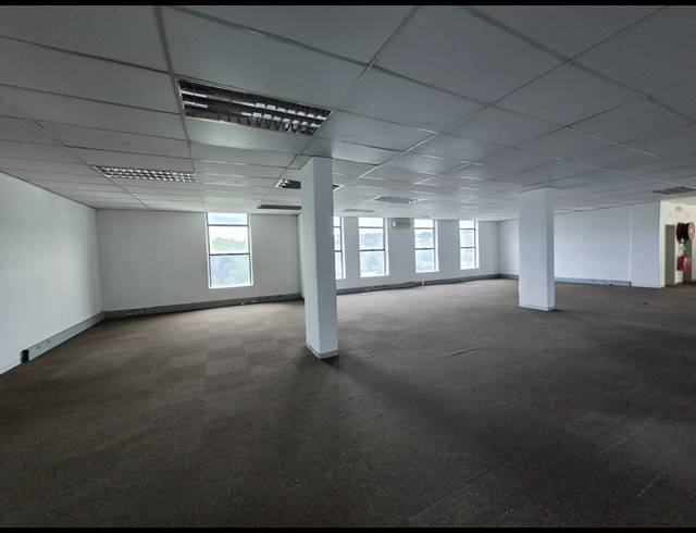 771M² OFFICE TO LET IN CRAIGHALL